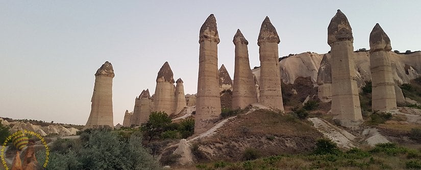Örnek olarak Aşk Vadisi olarak da bilinen bu yer, Kavak ignimbiriti içinde oluşmuştur, yer yer boyları 50metreye kadar ulaşabilmektedir.