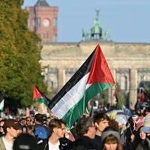 Berlin Sees Massive Peace March Amid Gaza War