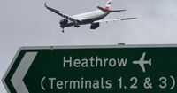 英ヒースロー空港が終日閉鎖、変電所火災で停電　航空便に混乱