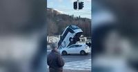 Bus turistico precipita nel Po in centro a Torino, il video dell'incidente