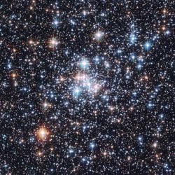 Açık Küme NGC 290: Yıldızlardan Bir Mücevher Kutusu