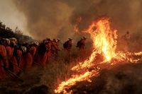 California wildfire expands to 5,000 acres, destroys homes