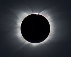 Tam Güneş Tutulması