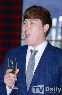 한화 류현진, KBO 팬들이 뽑은 채널A '야덕픽' 8월 베스트 플레이어 : 네이트 연예