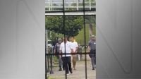 Caso Peretto: acusado debocha com “risadinha“ e símbolo antes de audiência | CNN Brasil