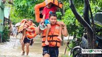 Over 430,000 people flee as another deadly tropical storm hits Philippines