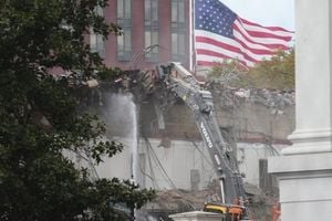 Trump Replaces White House Ballroom Architect Amid Uproar