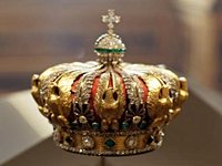 The keys to the Louvre heist: Seven minutes, four thieves and an electric ladder to access the Crown Jewels