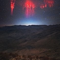 And Dağlarının Üzerindeki Kırmızı Şimşekler