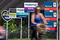 Average UK Mortgage Rate Is Below 5% for First Time Since Truss
