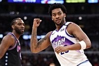 Live Updates: Jamal Murray's Nuggets take on Cooper Flagg's Mavericks on a seven-game night