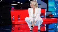 Serale di Amici 2025, Nicolò eliminato e cinque allievi finalisti: cosa è successo sabato 10 maggio