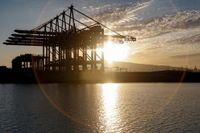 Trump Tariff Challengers Back Fast-Track Supreme Court Review