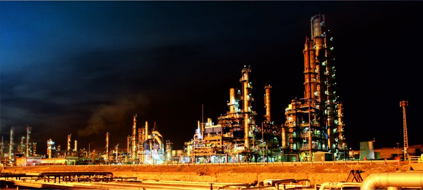 Petkim'in İzmir'deki petrokimya fabrikalarından bir görünüm.