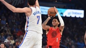 Thunder Defeat Rockets To Solidify First Place