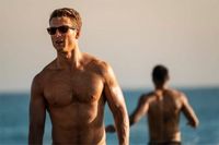 Glen Powell joins Judd Apatow untitled comedy - HeyUGuys