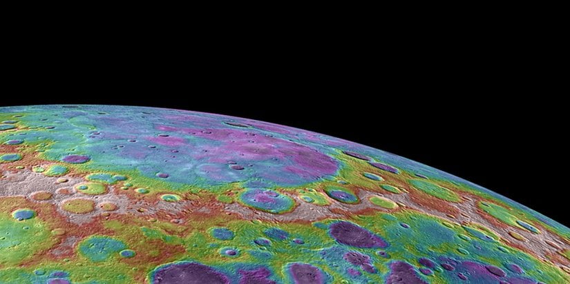 Merk&uuml;r y&uuml;zeyinin, y&uuml;kseltilere g&ouml;re renklendirilmiş g&ouml;r&uuml;nt&uuml;s&uuml;Referans: NASA/Johns Hopkins University Applied Physics Laboratory/Carnegie Institution of Washington