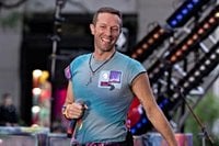 Coldplay's Chris Martin Surprises Newlyweds By Singing First Dance At Their Wedding