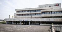 NOS-directeur Eringa ziet na ophef ‘komende maanden’ af van salaris