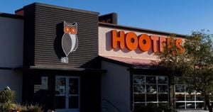 Hooters Restaurant Chain Faces Bankruptcy Filing