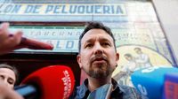 La presentación del libro de Pablo Iglesias: micrófonos volando y una taberna llena