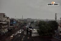 रांची, हजारीबाग, धनबाद, समेत कई जिलों में आंधी के साथ झमाझम बारिश, दिन में हो गयी रात - GANDIV LIVE