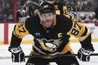 Sidney Crosby breaks Wayne Gretzky's NHL record with his 20th season averaging a point per game