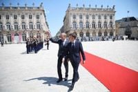 Emmanuel Macron et Donald Tusk signent un traité à Nancy pour renforcer les liens militaires entre la France et la Pologne