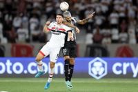 Calleri deixa campo com dores no joelho e preocupa o São Paulo