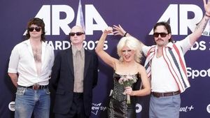 Lainey Wilson And Amyl And The Sniffers Dominate 2025 Music Awards