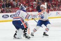 Sharks sign F Jeff Skinner to one-year, $3M deal