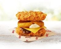 KFC「ザ・アメリカンバーガーズ」4月2日発売、パンの代わりにチキンではさんだ“凄肉”オニオンフィレなど販売/ケンタッキーフライドチキン（食品産業新聞社ニュースWEB） - Yahoo!ニュース