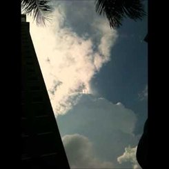 Gök Gürültülü Bulutların Üzerinde Zıplayan Yalancı Güneşler