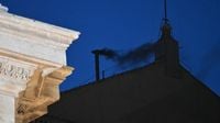 DIRECT. Election du nouveau pape : fumée noire au Vatican, le premier vote des cardinaux n'a pas permis de désigner le successeur de François