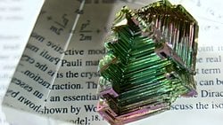 Bizmutta Yüzey ve İç Yapının Farklı Özellikler Gösterdiği Kanıtlandı!