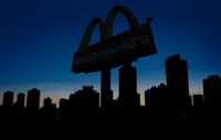 McDonald's apaga suas fachadas em apoio à 'Hora do Planeta'