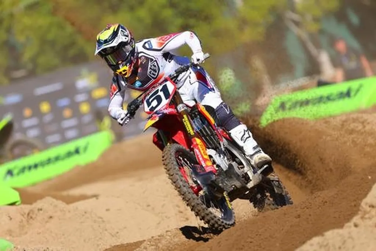 Image for Barcia And Stewart Crash Shakes Up Anaheim Supercross Opener