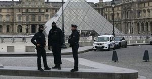 Daring Seven Minute Jewel Heist Shocks Louvre Museum