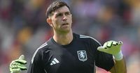 Emi Martinez transfer suspicion raised after Man Utd's 'desperate' decision