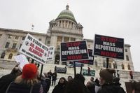 Lawmaker warns US could deport Canadians to 