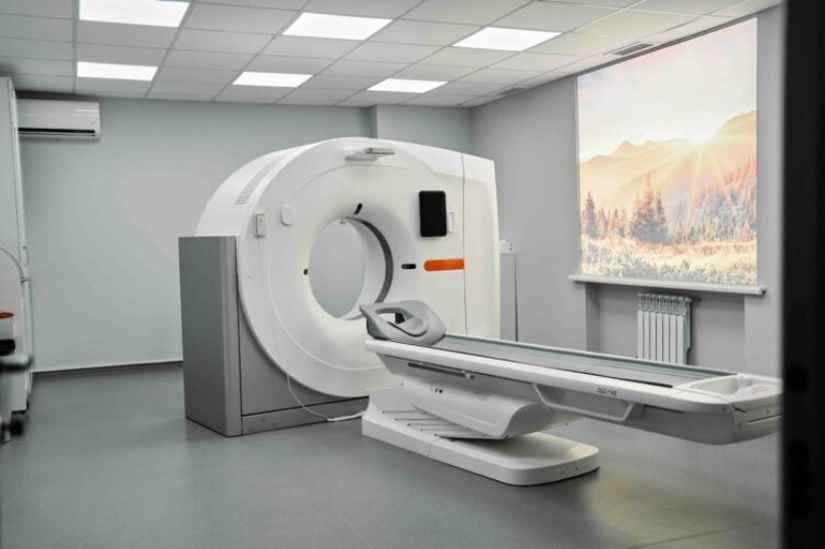 İç organları görmemizi sağlayan ve tıpta sıklıkla kullanılan MRI teknolojisi, uzay araştırmaları sırasında ortaya çıkan bir teknolojidir. Bu teknoloji Nasa tarafından doğrudan bulunmasa da Nasa’yla ortak is yapan özel bir girişim tarafından ortaya çıkartılmıştı. Ayrıca yeni doğmuş bebeklerin vücut ısısını almak için kullanılan kulak termometreleri uzay araştırmaları sırasında ortaya çıkmıştı ve ilk olarak Nasa tarafından kullanılmıştı.