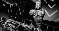 DJ Hazel zmarł w aucie. Jego ciało znalazła policja