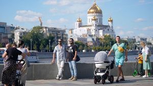 Putin's Ambitious Birth Rate Goals Clash With Russian Realities