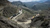 Pakistani Army says clashes near the Afghan border killed 12 soldiers and 35 militants