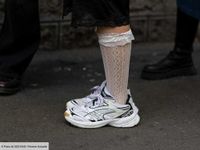 Envie de fouler les rues avec des baskets tendance aux pieds ? Ces modèles seront partout au printemps 2025 !