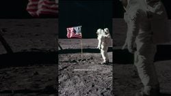 Ay'a Dikilen Bayraklar Neden Dalgalanıyor?