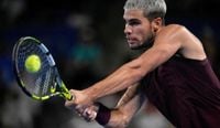 Swiatek scores 400th career win, advances to China Open while Alcaraz reaches final in Japan