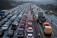 Huddersfield M62 Closure Causes 50-Minute Delays – Alternative Routes Recommended for Travelers: What You Need To Know - Travel And Tour World