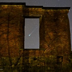  Comet Lovejoy through Mrby Castle Ruins 