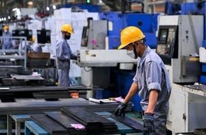 Vietnam Sees Mixed Business Trends In April 2025